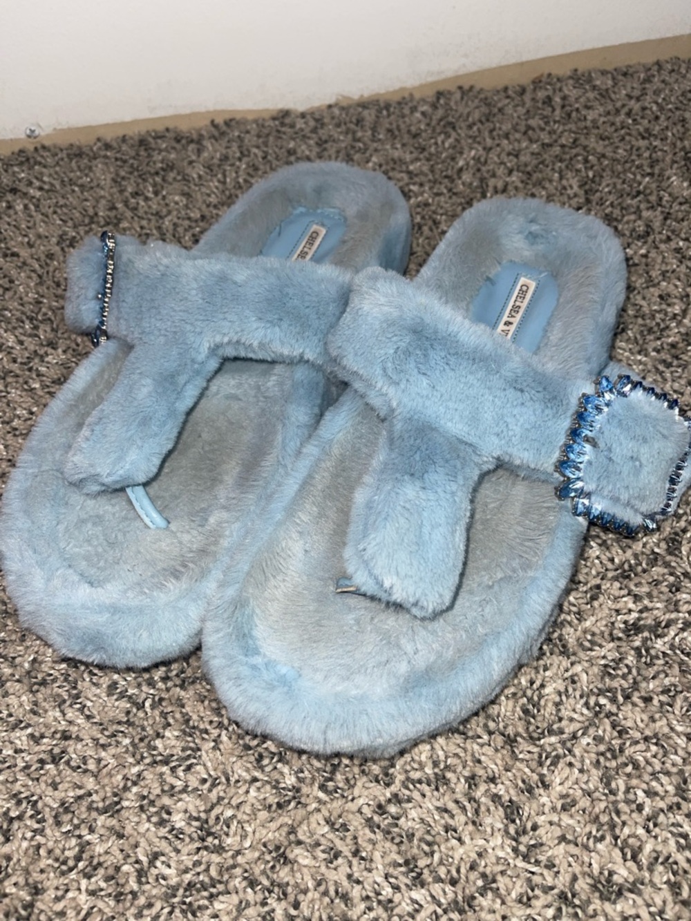 Chelsea & Violet fuzzy blue slippers womens shoes size 7.5M